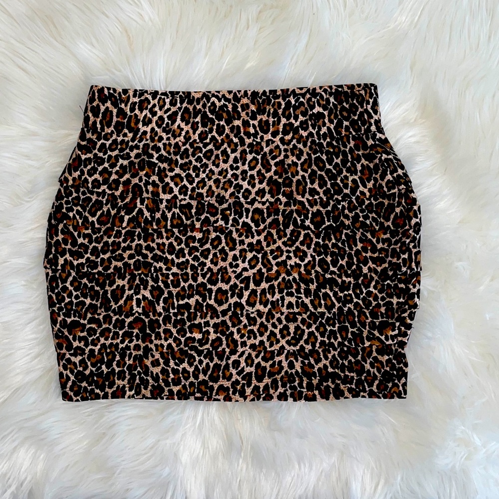 Windsor leopard skirt size small